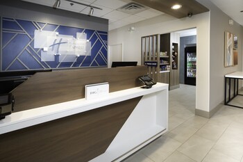 Skrivebord for bærbar PC, blendingsgardiner og strykejern/-brett