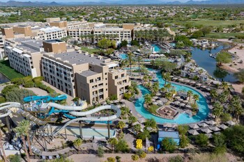 5 outdoor pools, open 7:00 AM to 10:00 PM, pool cabanas (surcharge)
