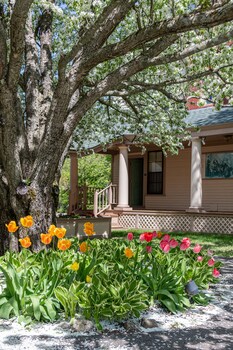 Breakfast and dinner served