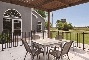 Free daily full breakfast