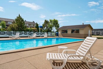 Indoor pool, seasonal outdoor pool