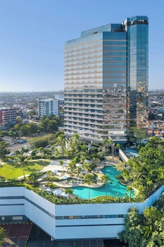 Outdoor pool, pool umbrellas