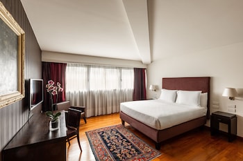 Down comforters, minibar, in-room safe, desk