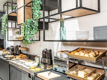 Desayuno buffet (EUR 9.50 por persona)