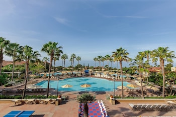 5 outdoor pools, pool umbrellas