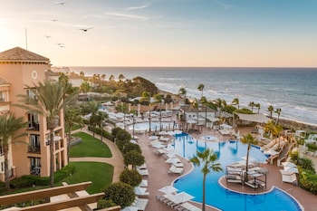 2 indoor pools, 3 outdoor pools, pool loungers