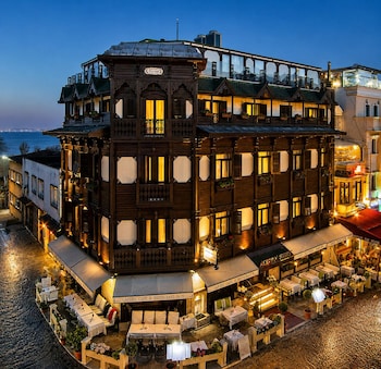 Front of property – evening/night