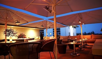 Overnatningsstedets facade – aften/nat. Hotel Svanen, Stays & BW Signature Collection
