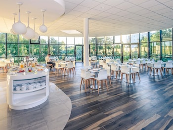 Daily buffet breakfast (EUR 17 per person)