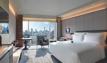 Piscine extérieure, accÚs possible de 6 h à 21 h, parasols