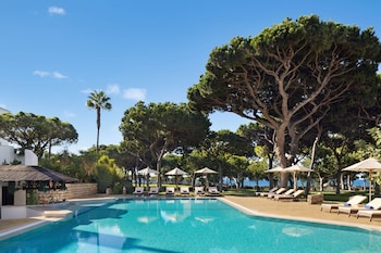 Private beach nearby, white sand, sun loungers, beach umbrellas