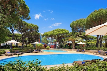 Indoor pool, 8 outdoor pools, pool umbrellas, sun loungers