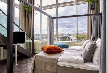 Con servicio de comidas y cenas