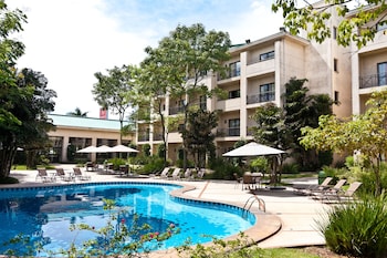 Façade de lâhĂ©bergement â soirĂ©e/nuit