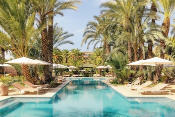 Daily buffet breakfast (MAD 300 per person)