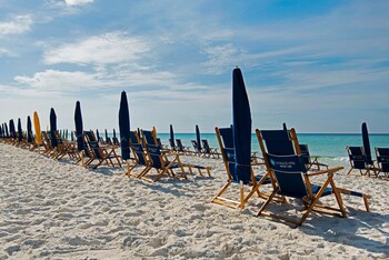 Private beach, white sand, scuba diving, beach volleyball