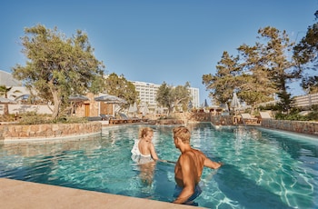 3 outdoor pools, pool umbrellas, sun loungers