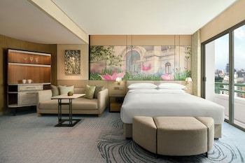 Daily buffet breakfast (VND 780192 per person)