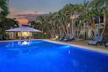 Outdoor pool, sun loungers