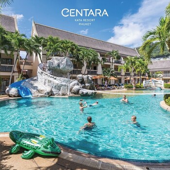 3 outdoor pools, sun loungers