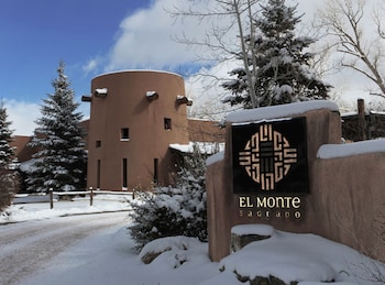 Suite, 1 King Bed, Courtyard View (Native American Suite) | Courtyard view