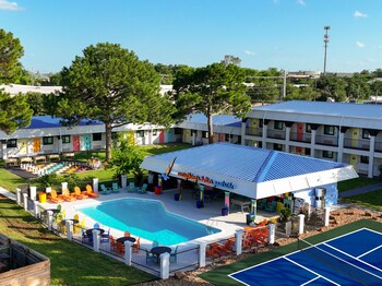 Outdoor pool, open 8:00 AM to 10:00 PM, free cabanas, sun loungers