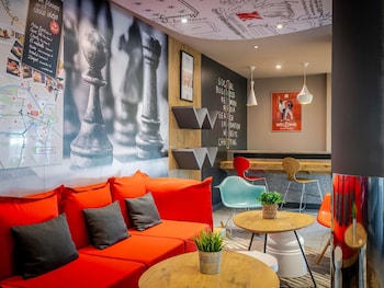Desayuno buffet (EUR 7.95 por persona)