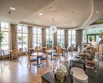 Petit déjeuner complet compris tous les jours