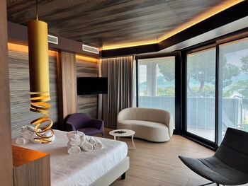 Habitación ejecutiva, torre | Ropa de cama de alta calidad, edredón y minibar 