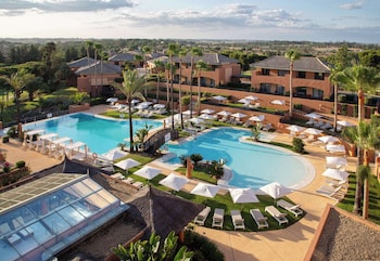 Indoor pool, 2 outdoor pools, sun loungers