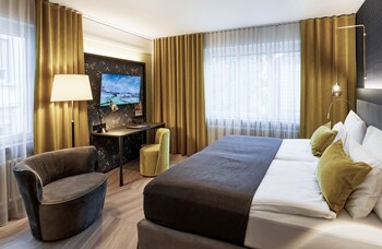 Habitación Deluxe con 2 camas individuales, Terraza | Ropa de cama hipoalergénica y minibar