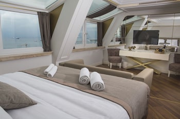 King Suite with Sea View | 1 chambre, minibar, coffre-fort, bureau