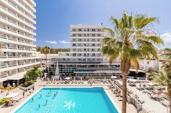 2 bars/lounges, poolside bar