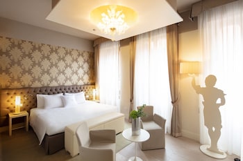 Junior Suite, Canal View | 1 bedroom, down comforters, minibar, in-room safe