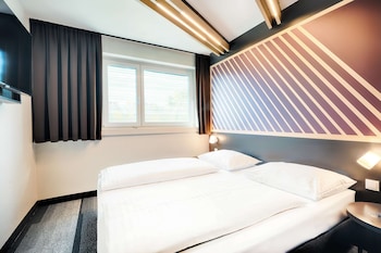 Zweibettzimmer | Schreibtisch, Verdunkelungsvorhänge, schallisolierte Zimmer