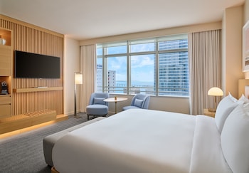 2 restaurants, breakfast served