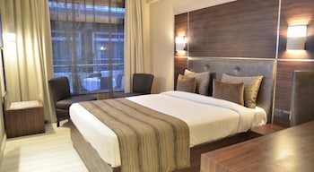 Se sirven desayunos, almuerzos y cenas (con vistas a la piscina)