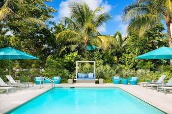 3 outdoor pools, pool umbrellas, sun loungers