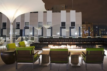 Breakfast and dinner served