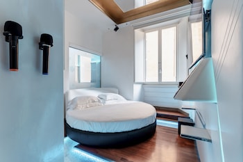 Junior Suite, 1 King Bed, Bathtub, City View | 1 bedroom, Frette Italian sheets, premium bedding, minibar