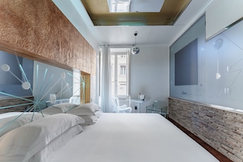 Junior Suite, 1 King Bed, Bathtub, City View | 1 bedroom, Frette Italian sheets, premium bedding, minibar