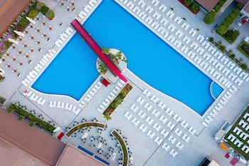 Private beach nearby, free beach shuttle, sun-loungers, beach umbrellas