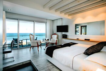 Junior Suite, 1 King Bed, Balcony, Sea View (Executive) | Premium bedding, minibar, in-room safe, individually furnished