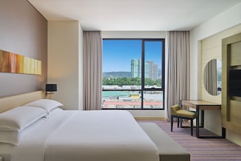 Suite, 1 King-Bett | 1 Schlafzimmer, Minibar, Zimmersafe, Schreibtisch