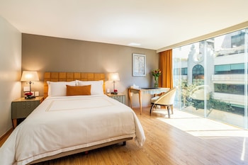 Facciata della struttura - sera/notte