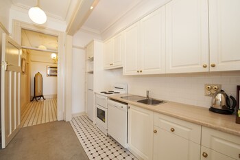 Departamento de lujo, 1 habitación | Cocina privada | Cafetera de espresso y tetera eléctrica