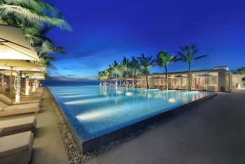 3 outdoor pools, pool umbrellas, sun loungers