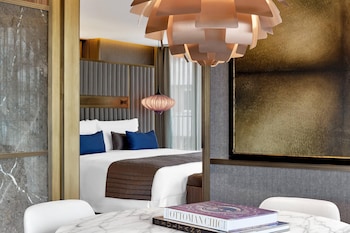Suite, 1 Bedroom, Park View | Premium bedding, down duvets, Tempur-Pedic beds, minibar