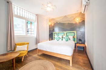 Playa en los alrededores y camastros 