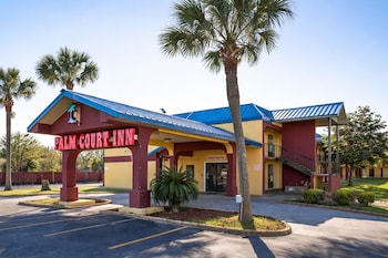 Escritorio, tabla de planchar con plancha y wifi gratis 